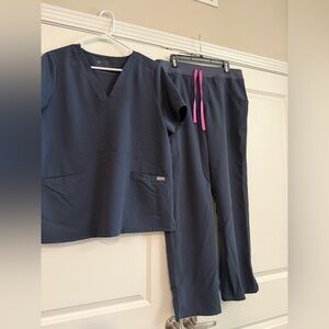EUC FIGS Scrub Top & Bottoms Set Women's Size L Large Grey & Pink